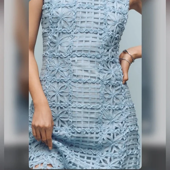 Sleeveless Textured Midi Dress - Picture 4 of 8